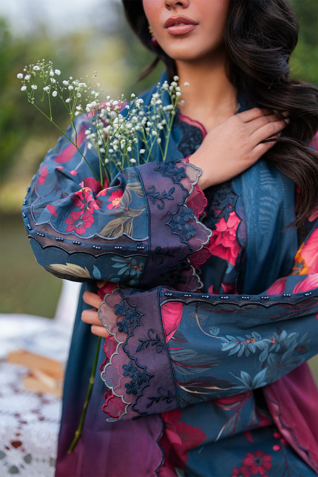 Iznik - 3 PC EMBROIDRED LAWN SUIT - EM033