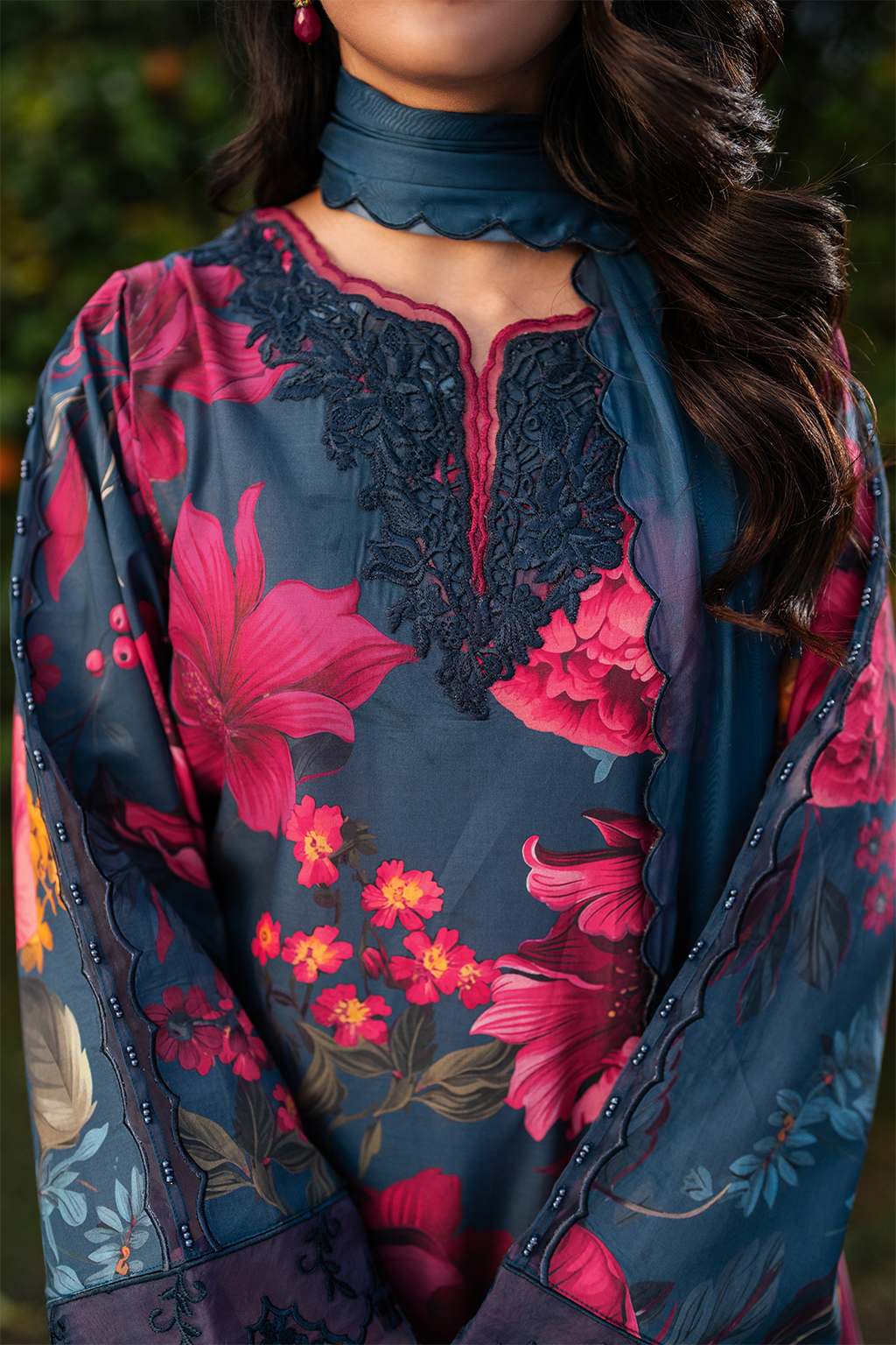 Iznik - 3 PC EMBROIDRED LAWN SUIT - EM033