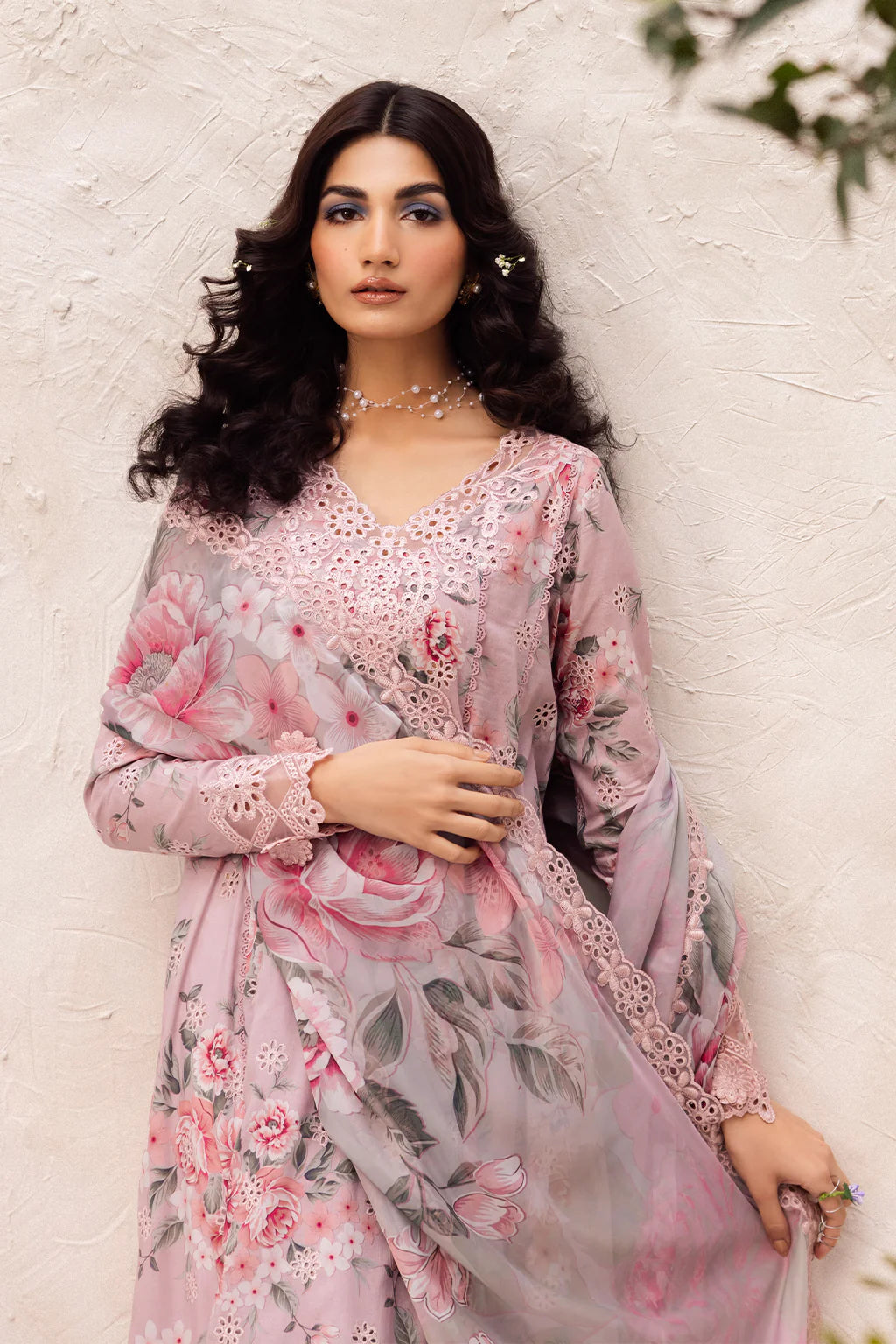 Iznik - 3 PC EMBROIDRED LAWN SUIT - EM037