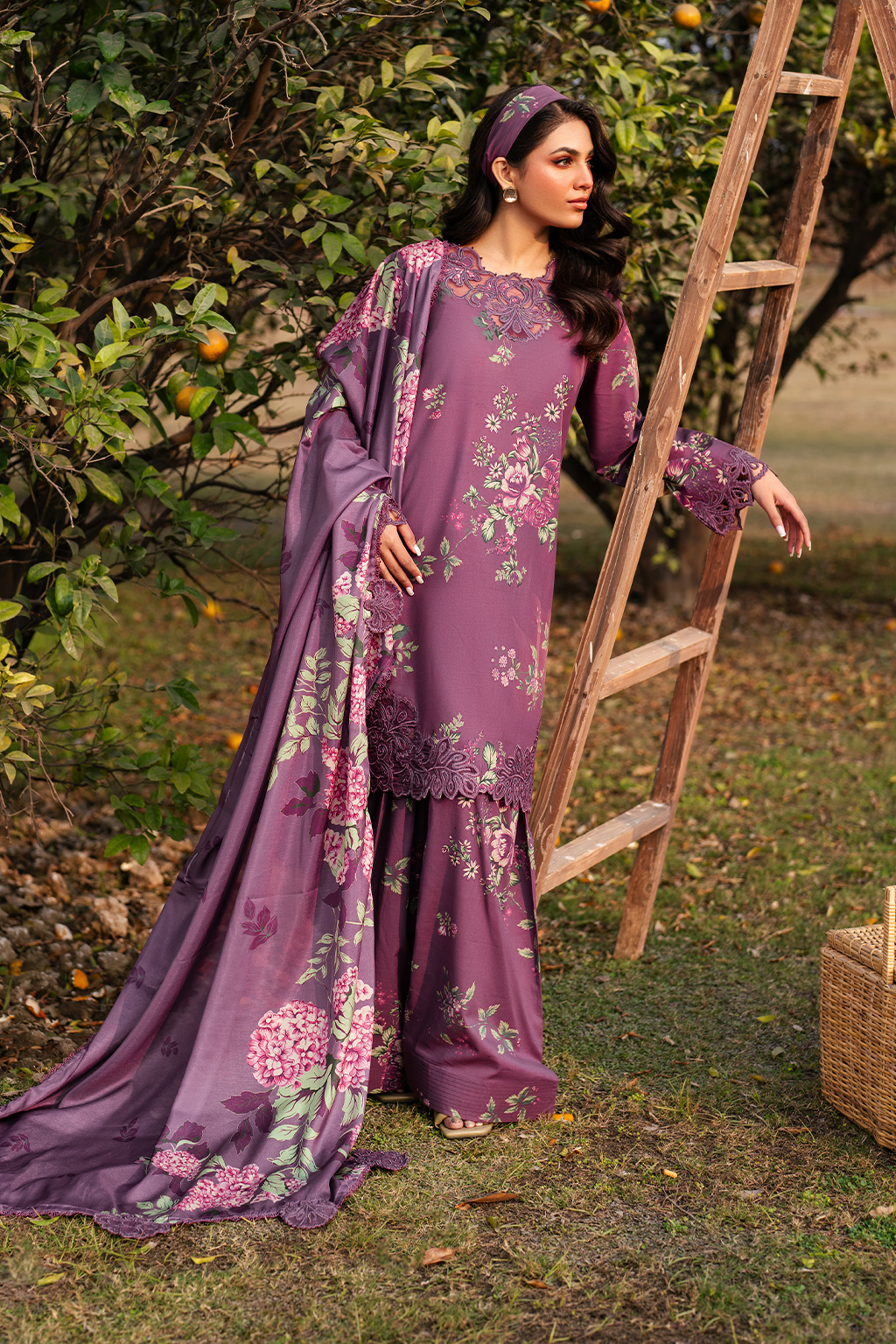 Iznik - 3 PC EMBROIDRED LAWN SUIT - EM031