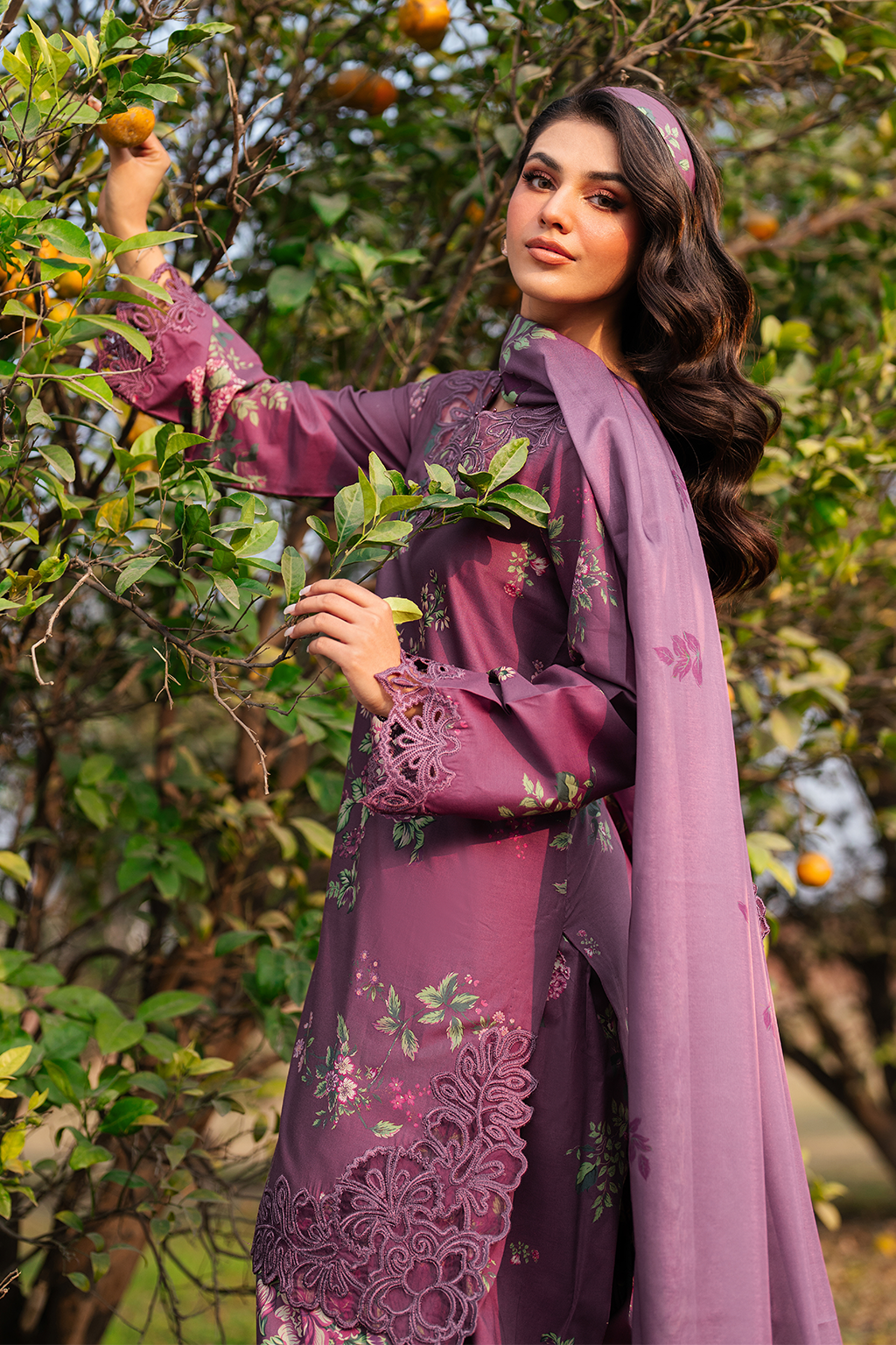 Iznik - 3 PC EMBROIDRED LAWN SUIT - EM031