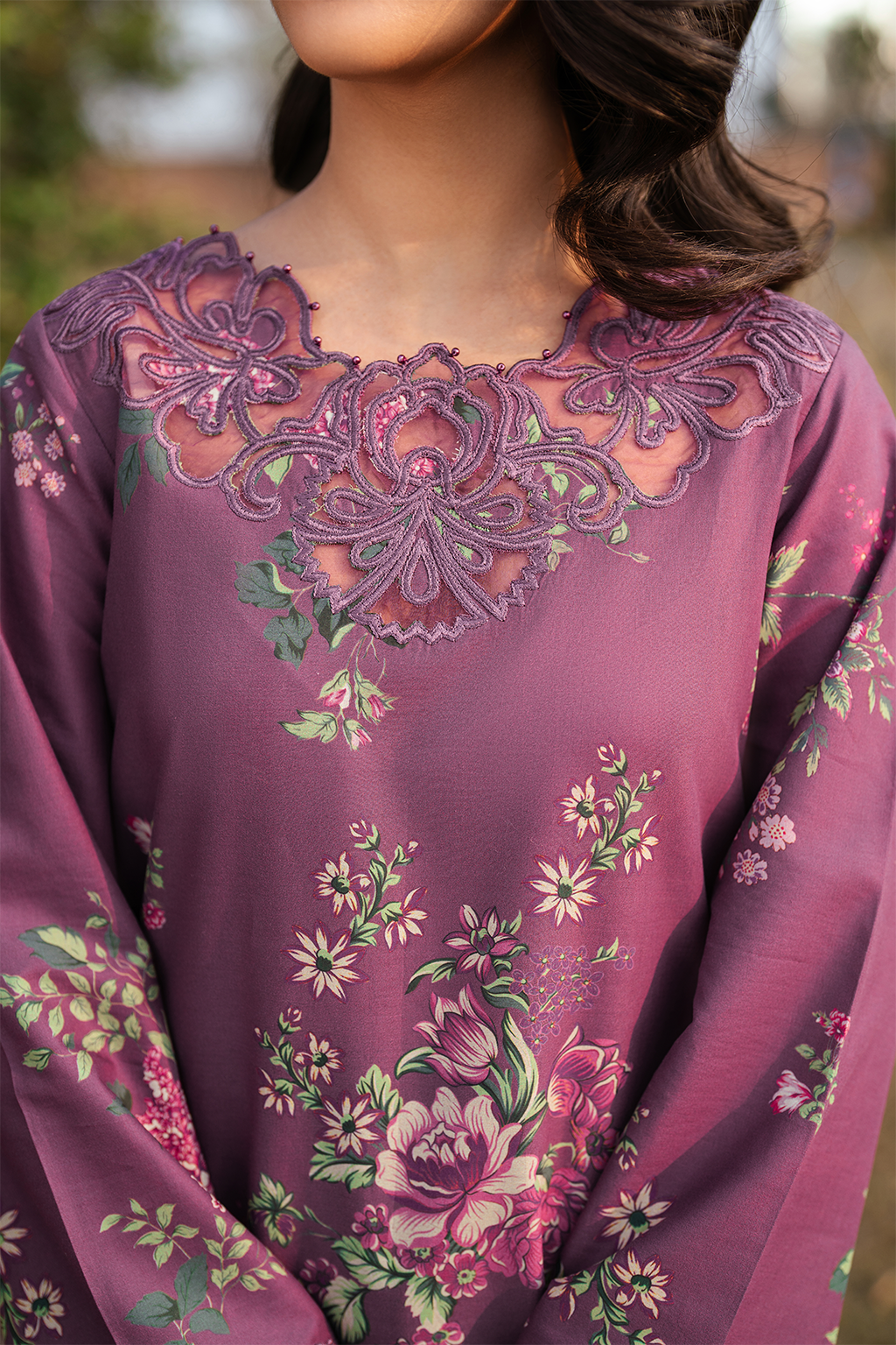 Iznik - 3 PC EMBROIDRED LAWN SUIT - EM031