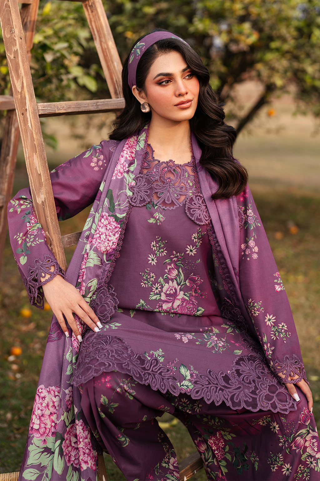 Iznik - 3 PC EMBROIDRED LAWN SUIT - EM031