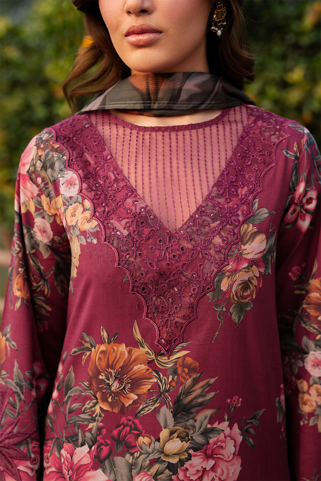 Iznik - 3 PC EMBROIDRED LAWN SUIT - EM034