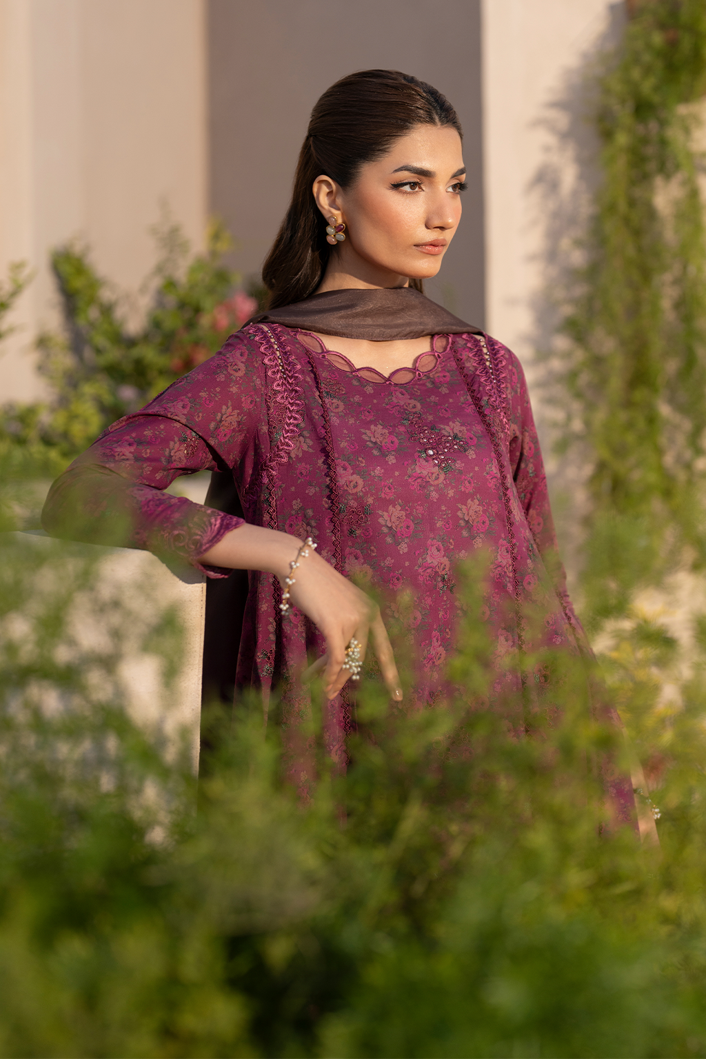 Iznik - 3 PC EMBROIDRED LAWN SUIT - EM038