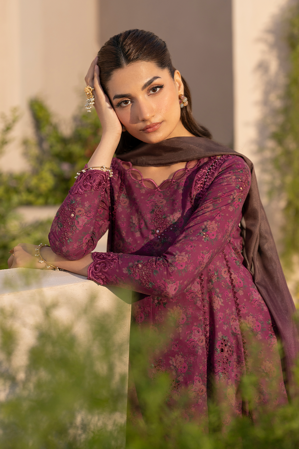 Iznik - 3 PC EMBROIDRED LAWN SUIT - EM038