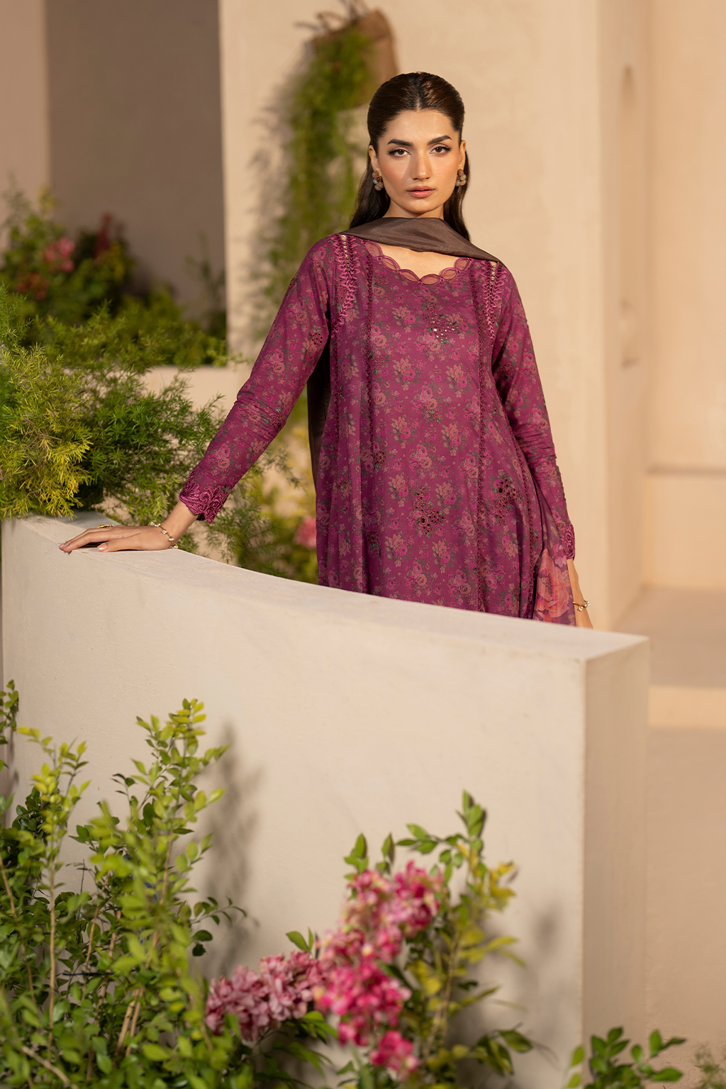 Iznik - 3 PC EMBROIDRED LAWN SUIT - EM038
