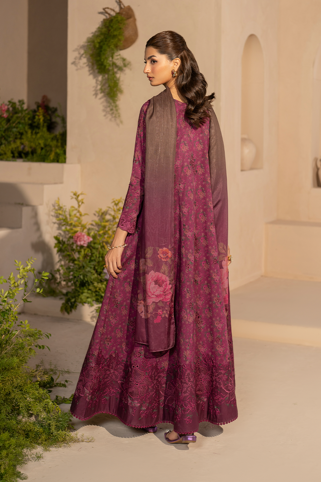 Iznik - 3 PC EMBROIDRED LAWN SUIT - EM038