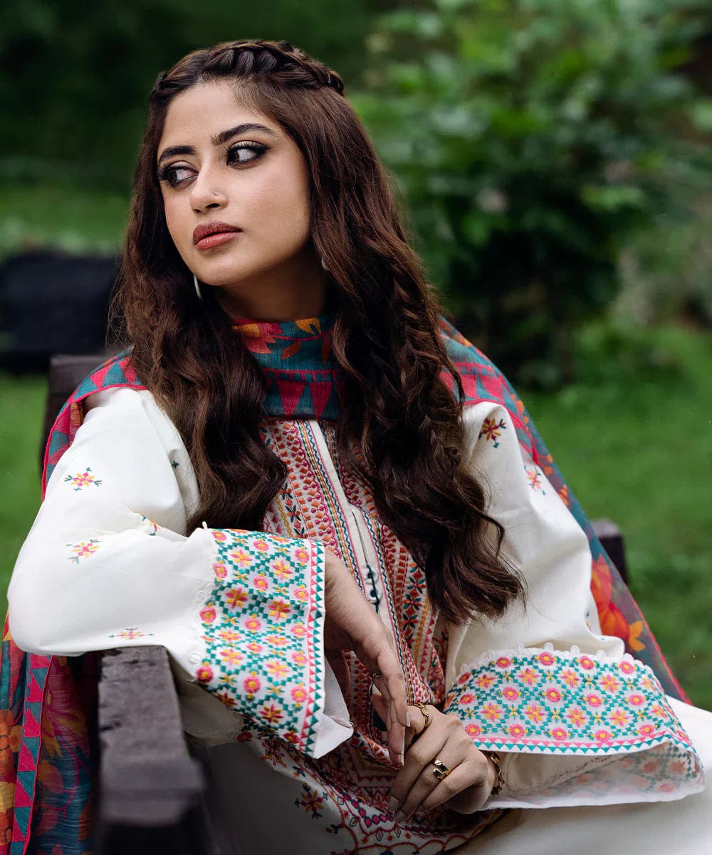 Sapphire - 3 Pc Lawm Embroidred Suit - JME012