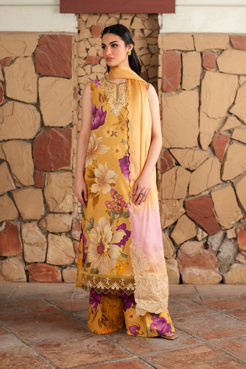 Iznik - 3 PC EMBROIDRED LAWN SUIT - EM035