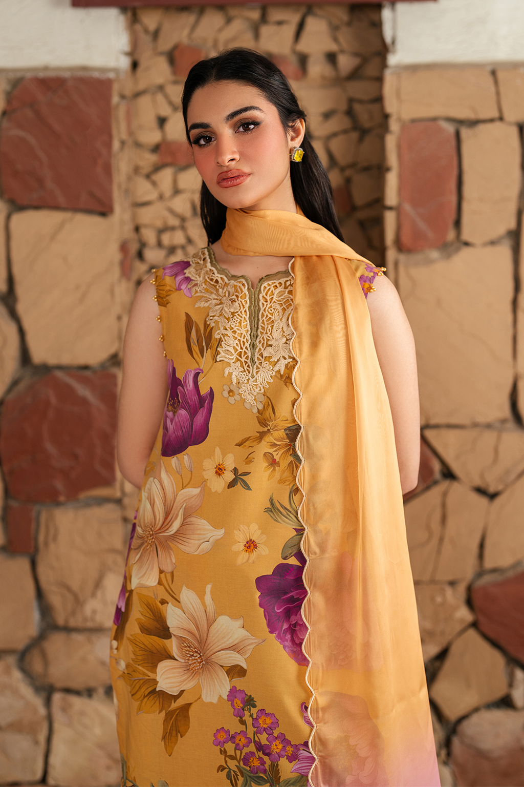 Iznik - 3 PC EMBROIDRED LAWN SUIT - EM035