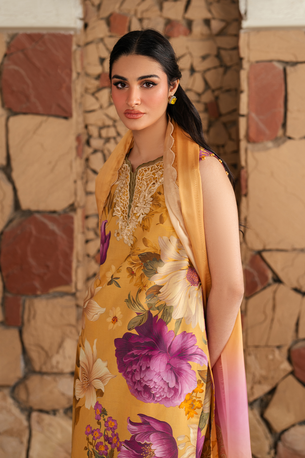 Iznik - 3 PC EMBROIDRED LAWN SUIT - EM035
