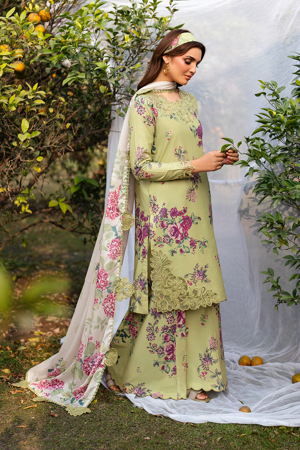 Iznik - 3 PC EMBROIDRED LAWN SUIT - EM030