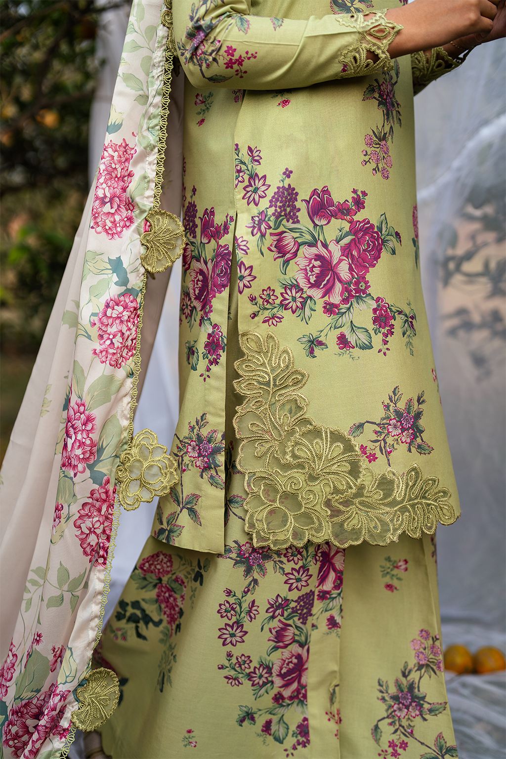 Iznik - 3 PC EMBROIDRED LAWN SUIT - EM030