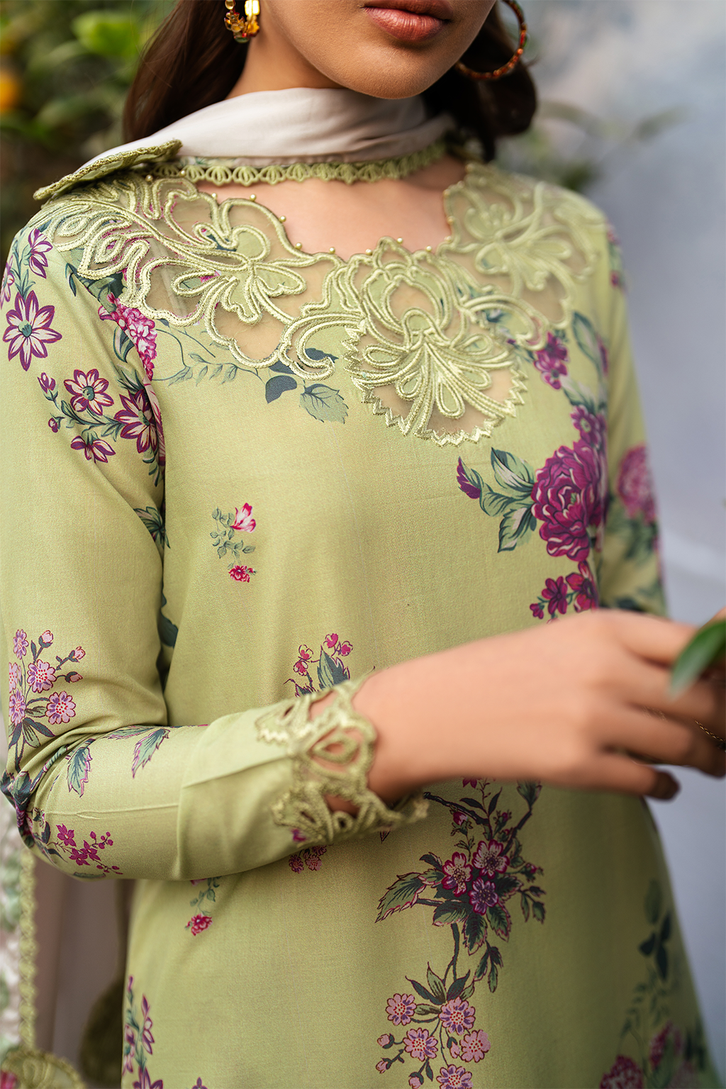 Iznik - 3 PC EMBROIDRED LAWN SUIT - EM030