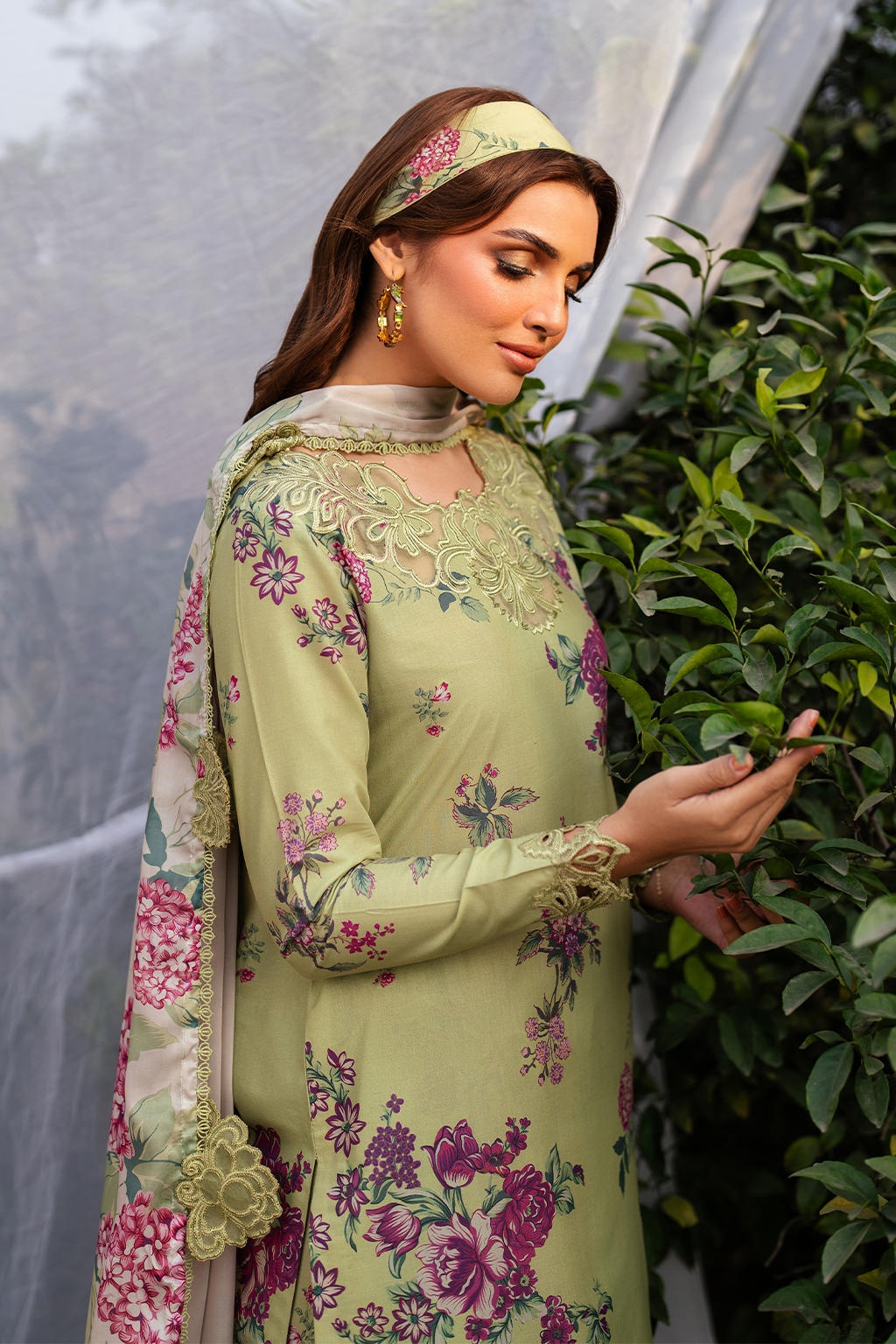 Iznik - 3 PC EMBROIDRED LAWN SUIT - EM030
