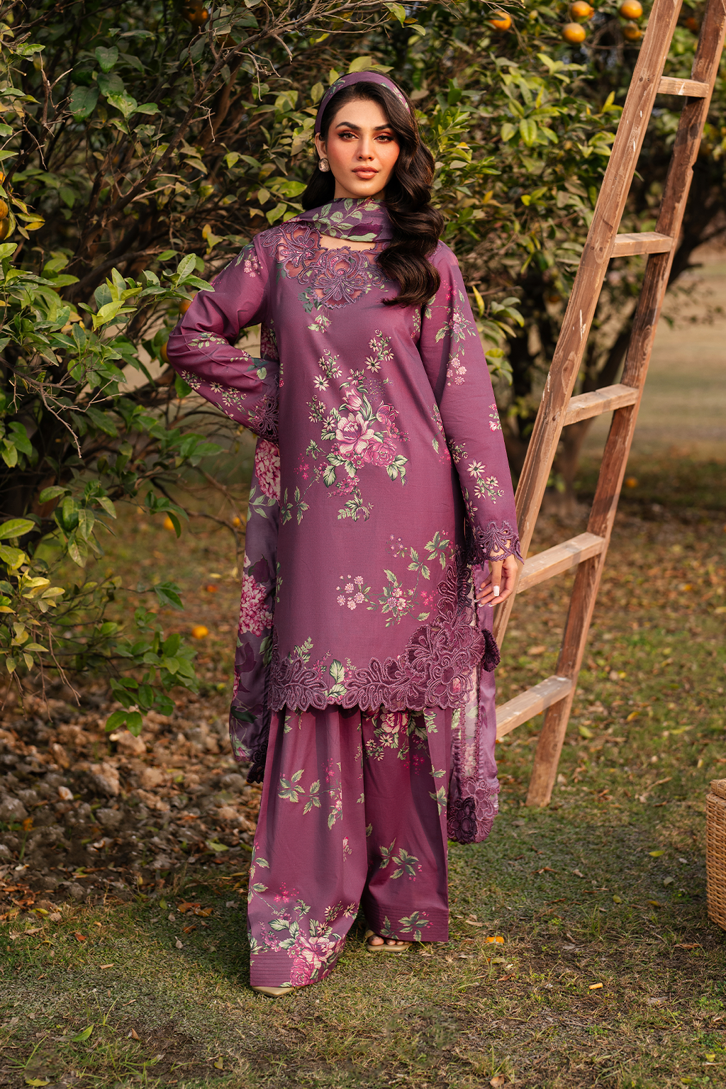 Iznik - 3 PC EMBROIDRED LAWN SUIT - EM031