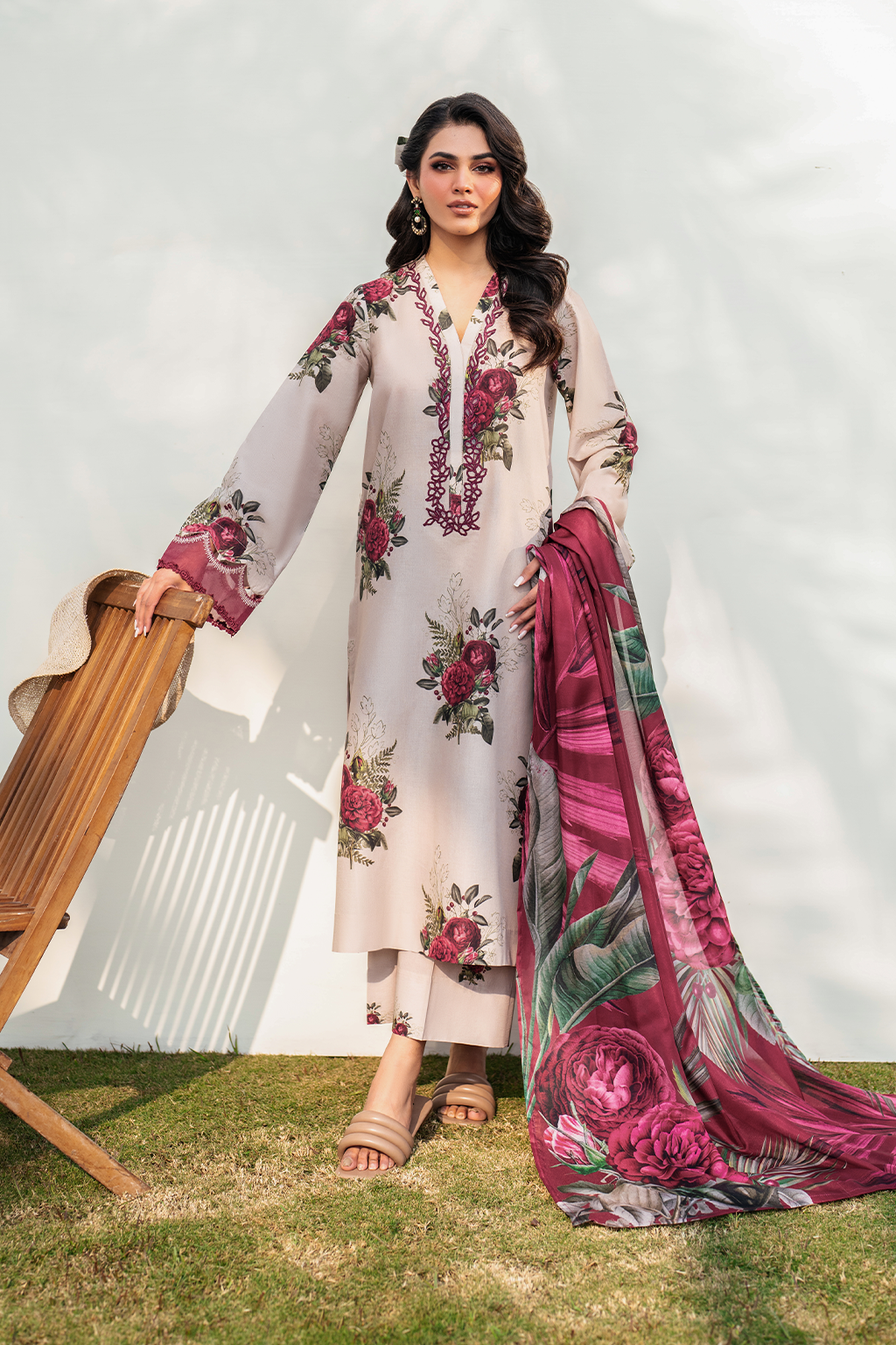 Iznik - 3 PC EMBROIDRED LAWN SUIT - EM032