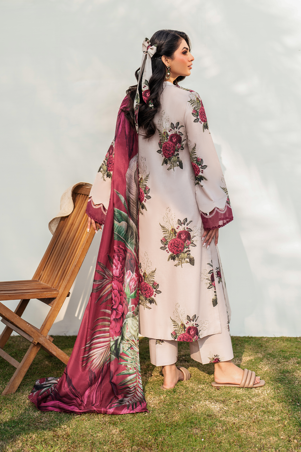 Iznik - 3 PC EMBROIDRED LAWN SUIT - EM032