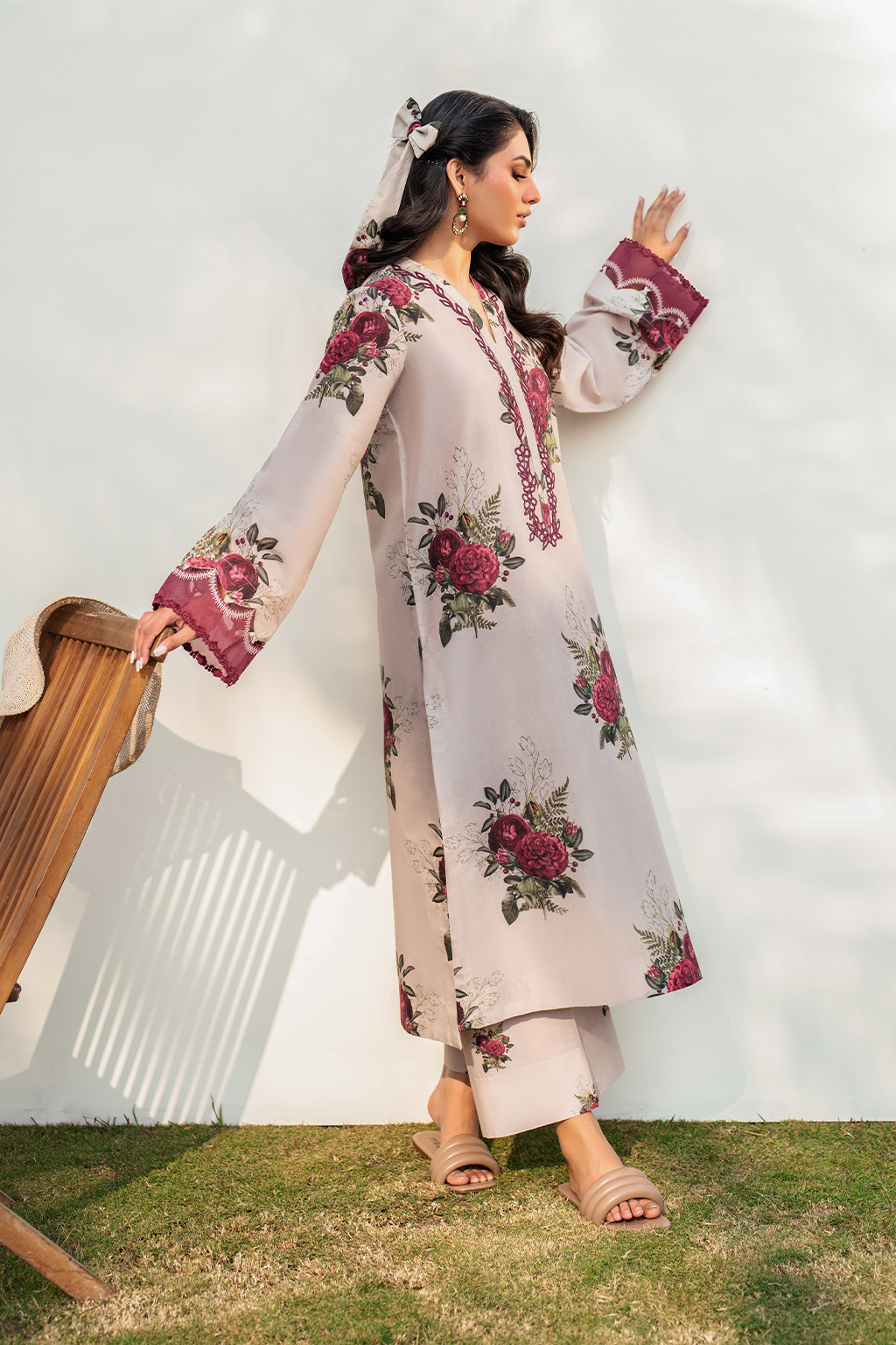Iznik - 3 PC EMBROIDRED LAWN SUIT - EM032