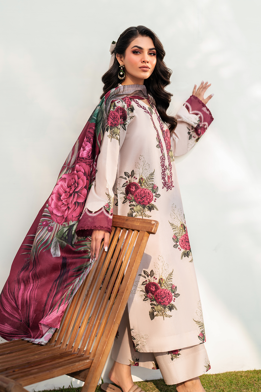 Iznik - 3 PC EMBROIDRED LAWN SUIT - EM032