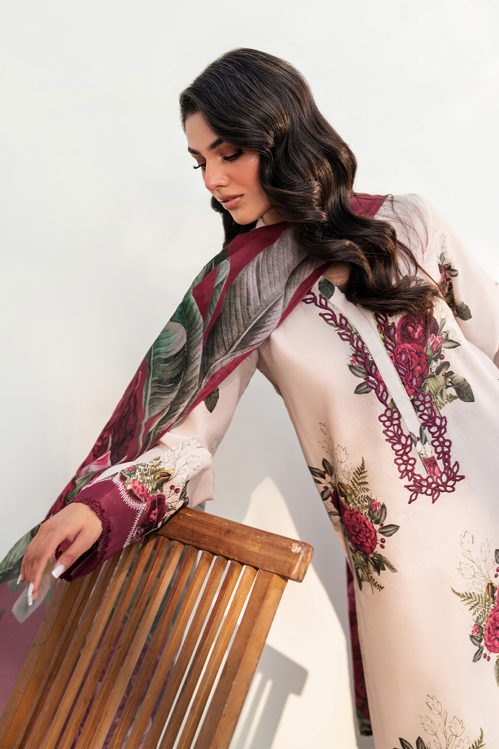 Iznik - 3 PC EMBROIDRED LAWN SUIT - EM032