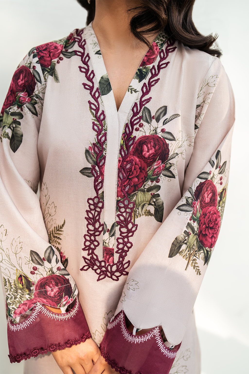 Iznik - 3 PC EMBROIDRED LAWN SUIT - EM032