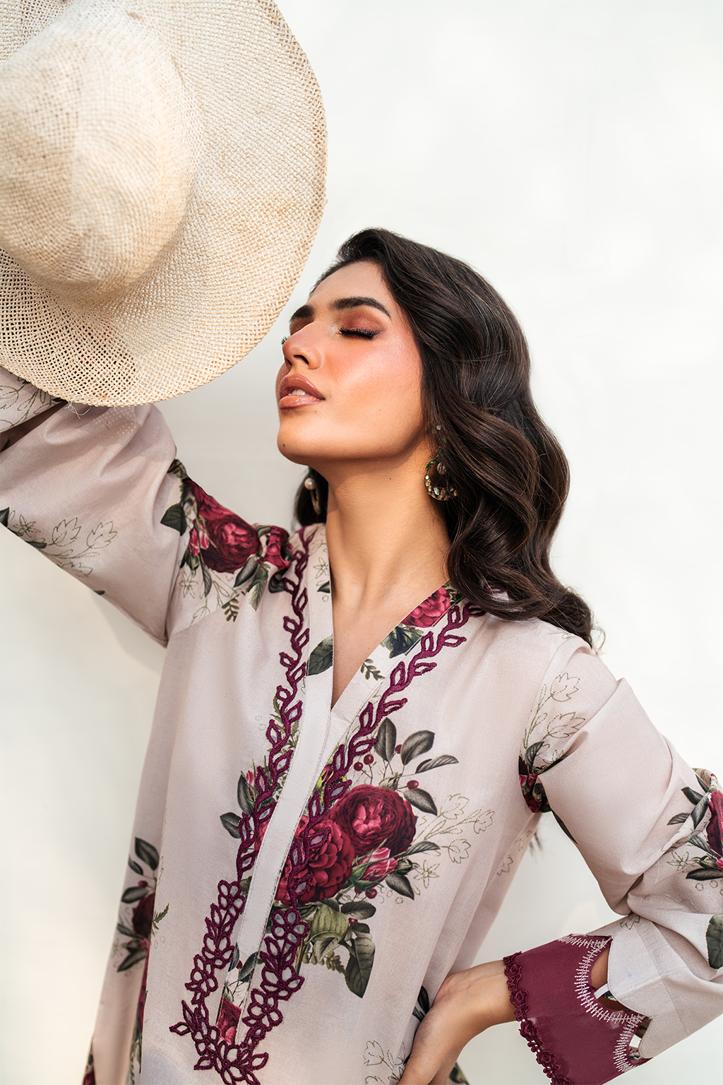 Iznik - 3 PC EMBROIDRED LAWN SUIT - EM032